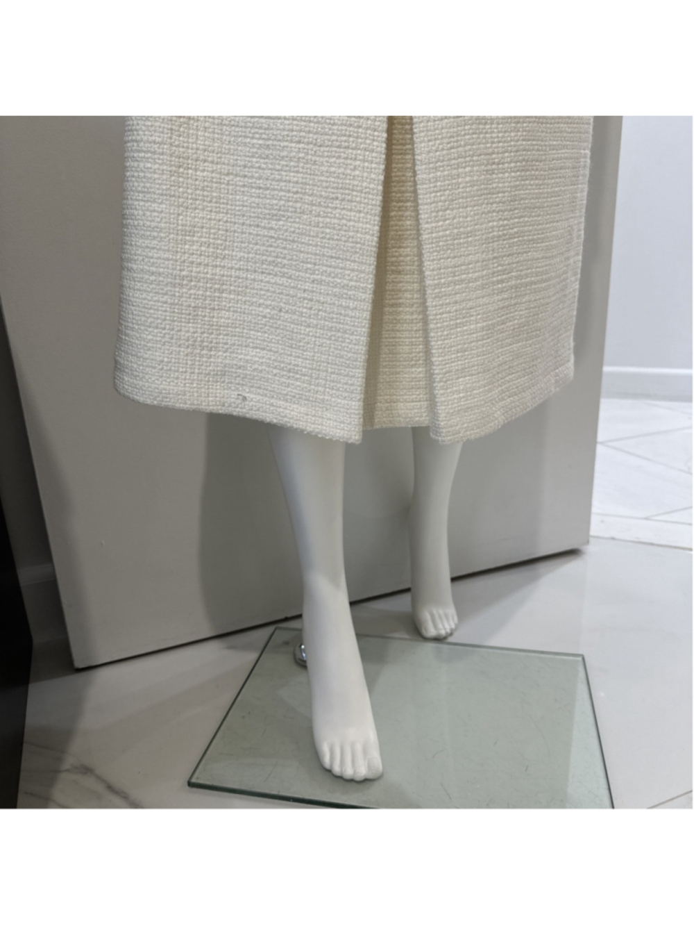 Women Skirt Suit Ivory Size Medium Gold Bottom 2 Piece Jacket - Picture 4 of 16